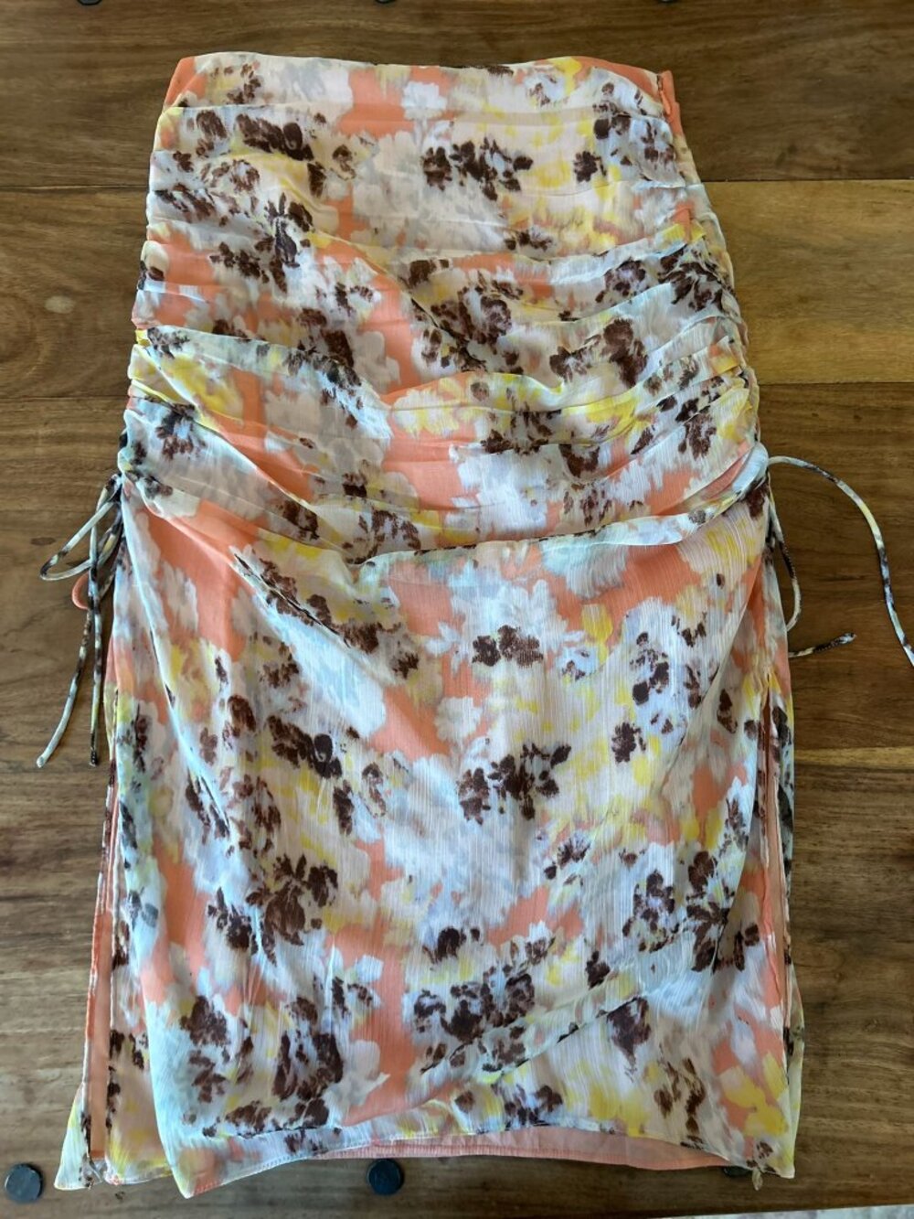 Cute mid length multicolored skirt!
